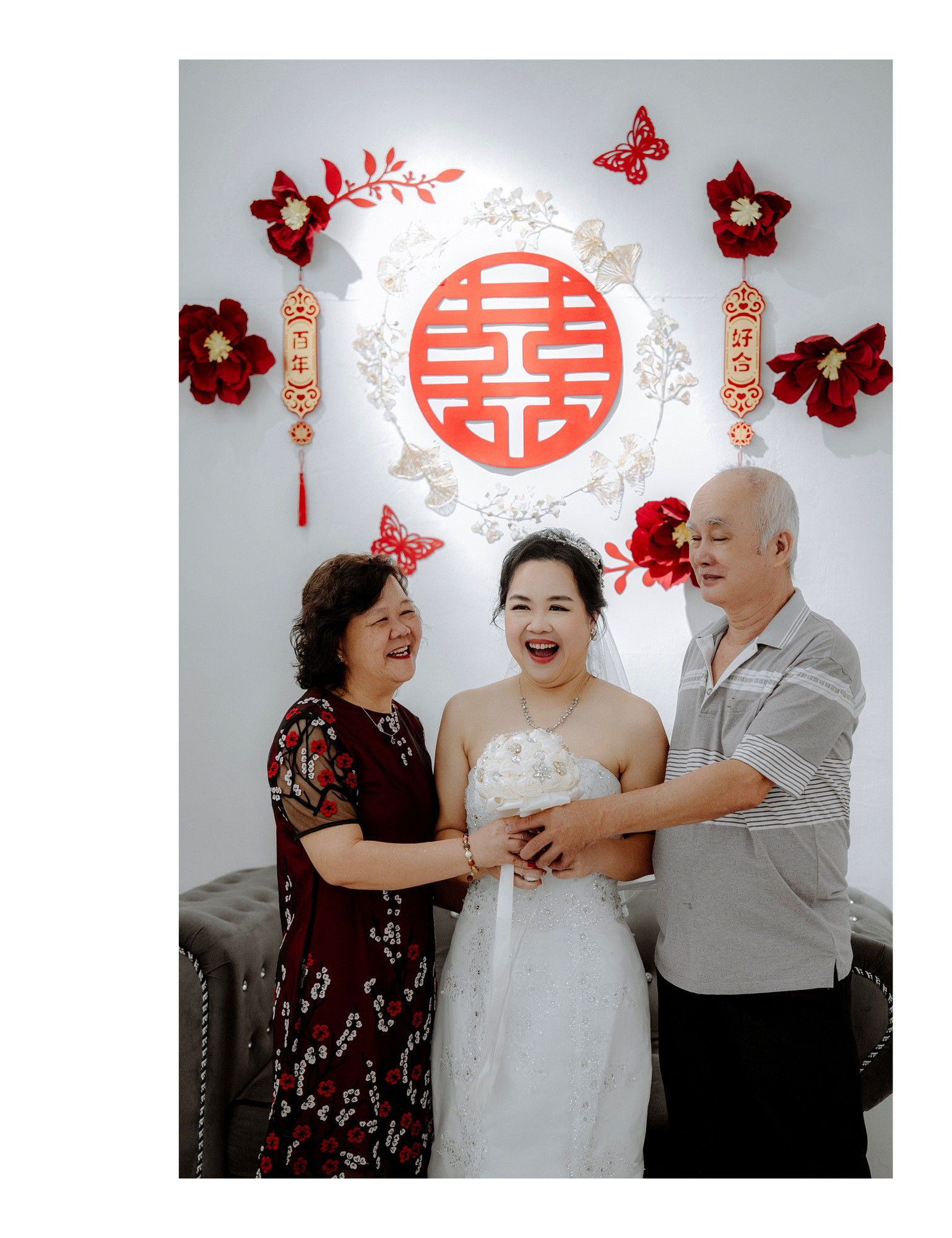 Calvin Yin & Vicky Phong guest candid wedding photo, quiet in-between moment frame 18, by Famous Bridal Kuantan