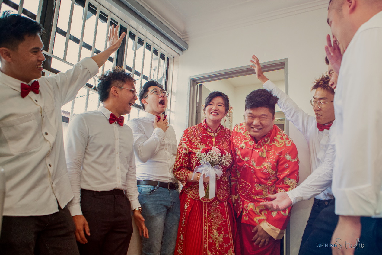 Chang Hong & Siew Nee bridal bouquet and gown detail, story opener frame 17, by Famous Bridal Kuantan
