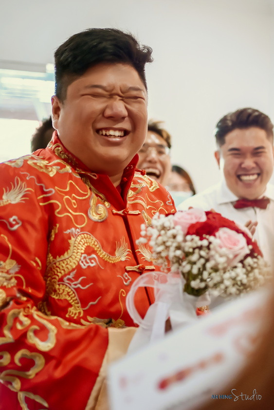 Chang Hong & Siew Nee bride preparation photography, album detail frame 12, by Famous Bridal Kuantan