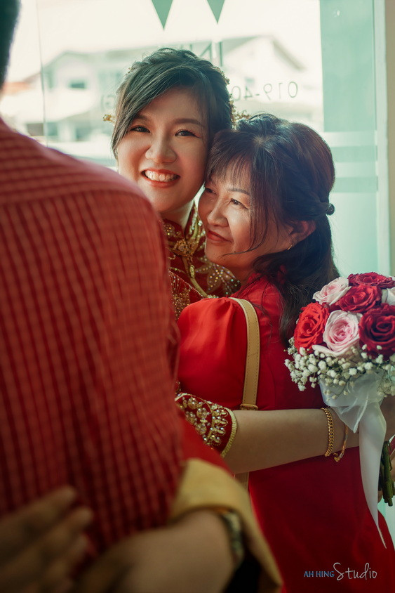 Chang Hong & Siew Nee opening wedding-day documentary moment, story opener frame 01, by Famous Bridal Kuantan