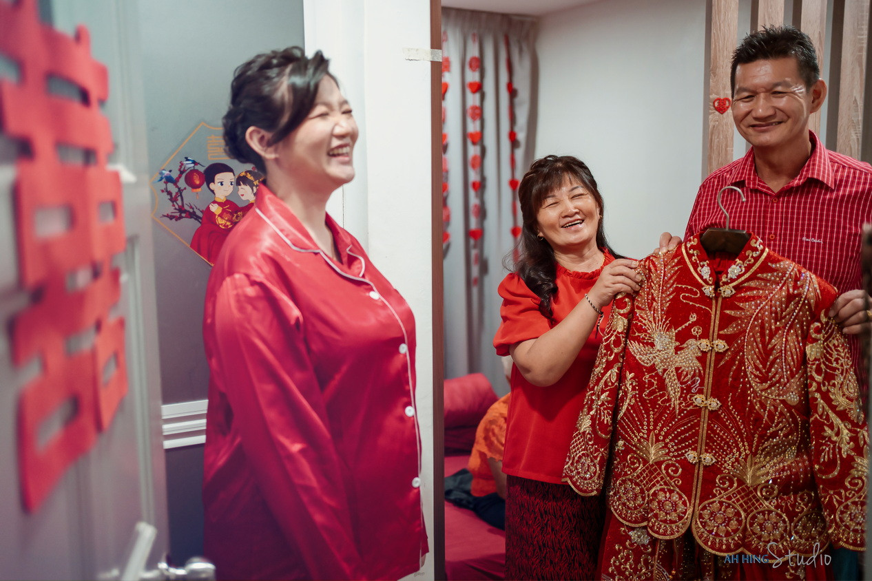 Chang Hong & Siew Nee quiet couple portrait on wedding day, family memory frame 11, by Famous Bridal Kuantan