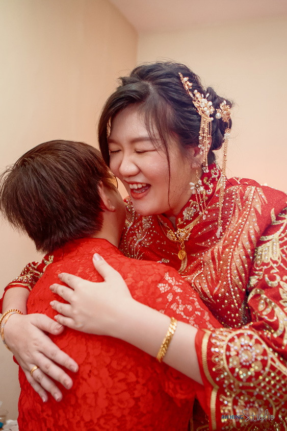 Chang Hong & Siew Nee romantic wedding couple portrait, album detail frame 20, by Famous Bridal Kuantan