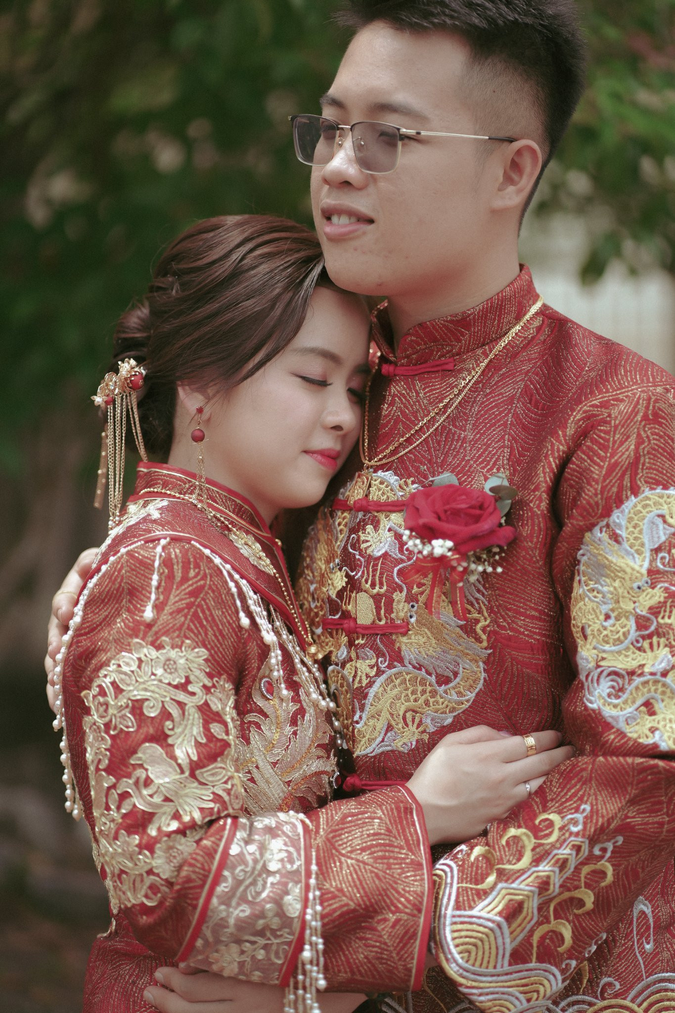 Chun & Kelly natural bride and groom portrait, quiet in-between moment frame 02, by Famous Bridal Kuantan