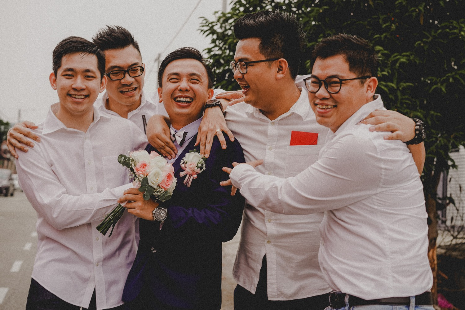Guo Hao & Chee Ling bridal party group portrait, natural movement frame 05, by Famous Bridal Kuantan