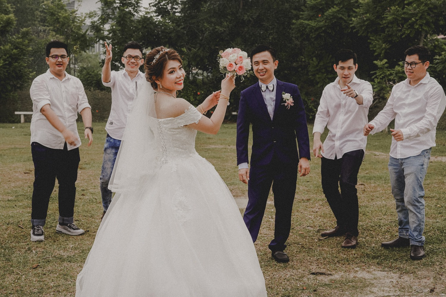 Guo Hao & Chee Ling romantic wedding couple portrait, album detail frame 20, by Famous Bridal Kuantan