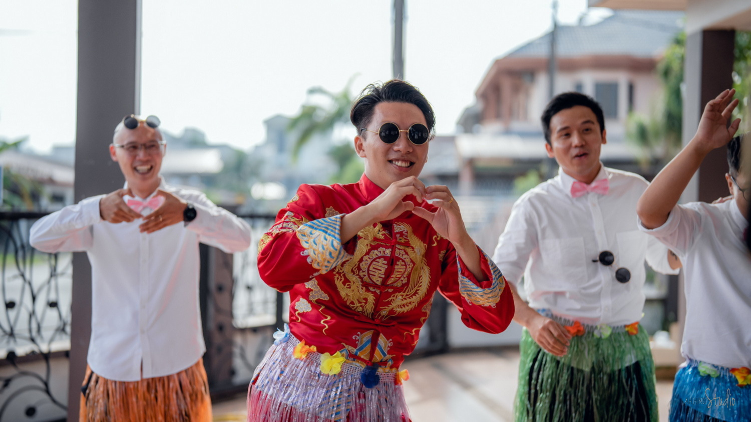 Wuh Hou & Sze Minn traditional Chinese wedding detail, guided portrait sequence frame 30, by Famous Bridal Kuantan