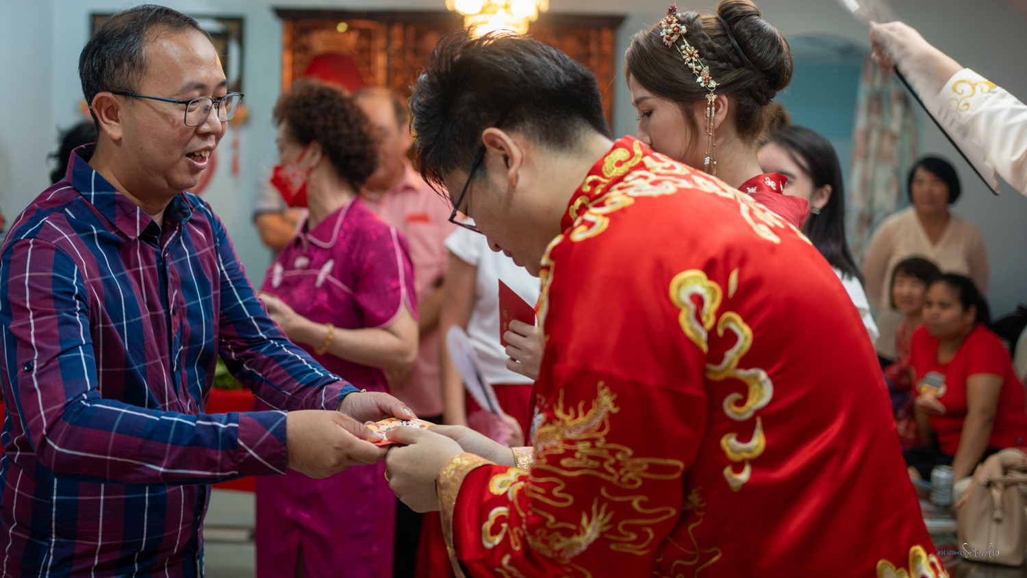Zhen Hui & May Lee candid wedding celebration moment, story opener frame 89, by Famous Bridal Kuantan