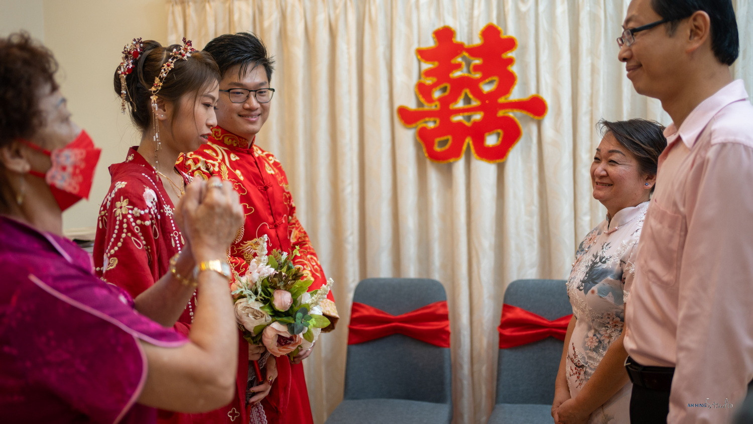 Zhen Hui & May Lee wedding dinner celebration photo, quiet in-between moment frame 114, by Famous Bridal Kuantan