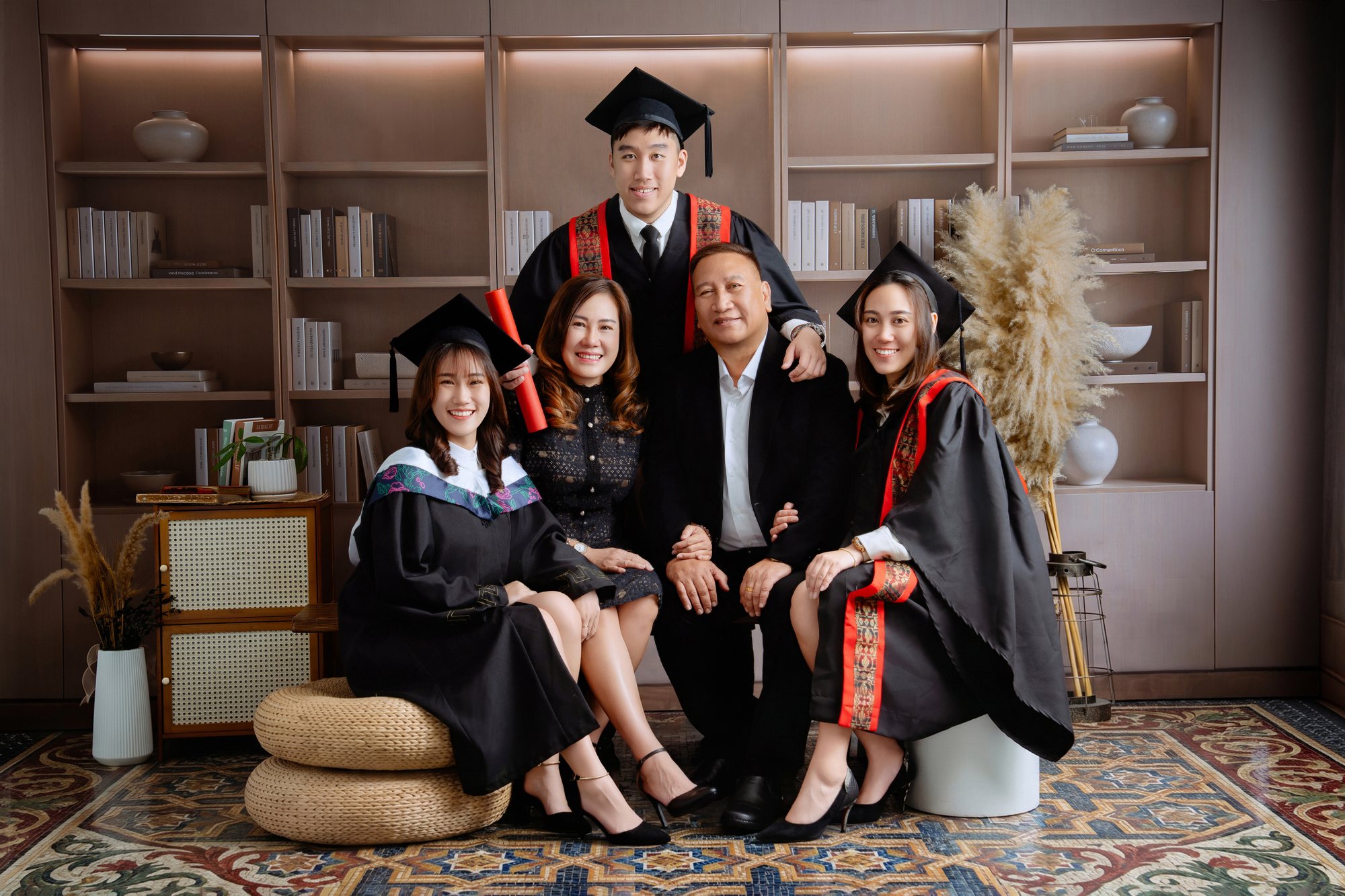 Graduate family portrait with parents and siblings in Kuantan studio