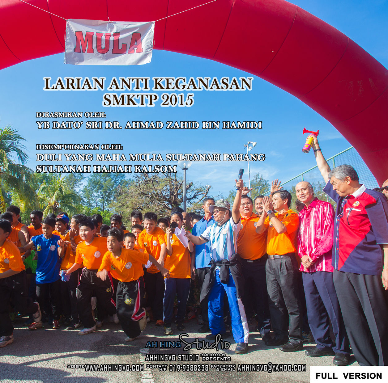 Commissioning ceremony group photo under a red event arch for school and community event coverage in Kuantan