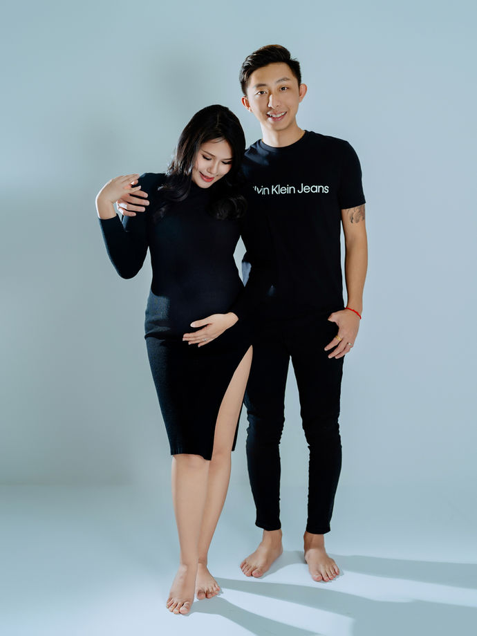 Couple maternity photo shoot in Famous Bridal Kuantan studio