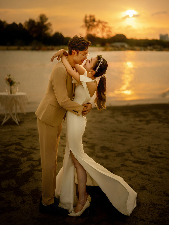 Golden hour beach pre-wedding portrait for Malaysian Chinese couple