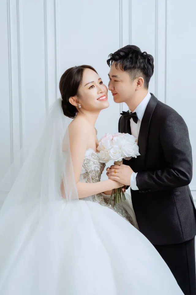 74A03010 | Famous Bridal